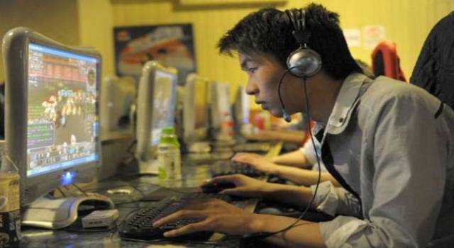 607_20130402185852_internet_cafe_6_years_gamers_640x426