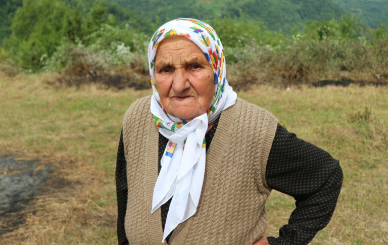 Cure bi zaredale po cijelom selu i čistile kuće i avlije da mirišu za Bajram