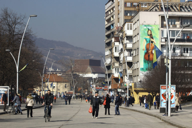 Državne zastave na ulicama Sarajeva i Zenice