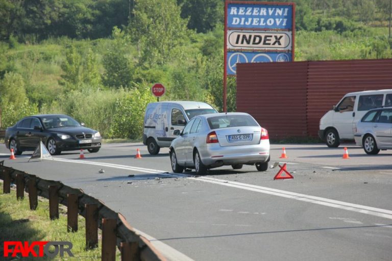 Zenica: Dvoje povrijeđenih u sudaru kod benzinske pumpe