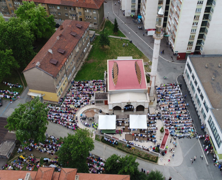 Zenica: Svečano otvorena džamija “Bosna” koju su izgradili vakifi Derviša i Fikret Avdić