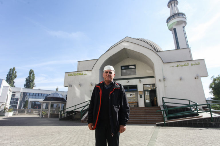 Emir Kahriman četrdeset godina obilazi gradove i u džamijama uči ezane