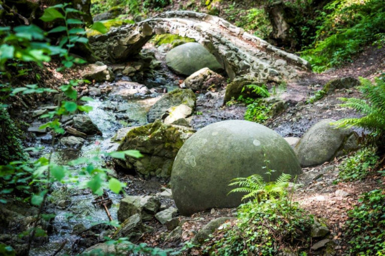 Kamene kugle kod Zavidovića: Kako je “grad drveta” postao turistička atrakcija