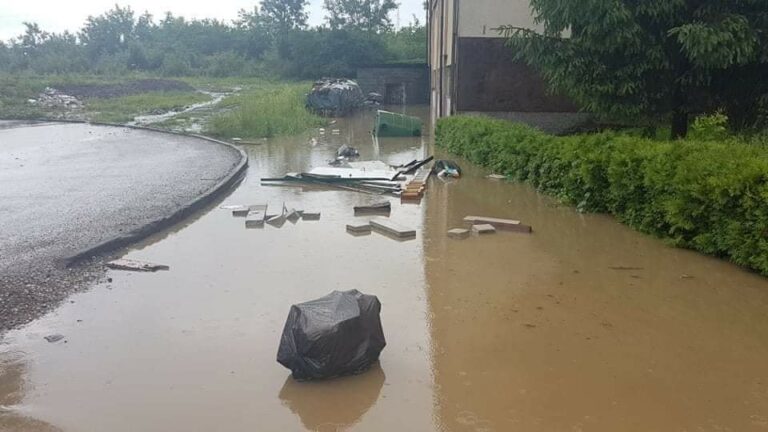 NEVRIJEME U ZDK: Poplavljena škola u Jelahu (FOTO)