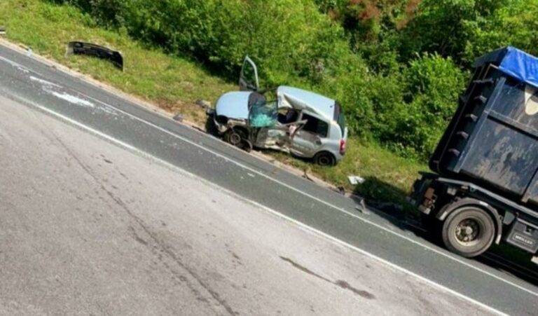 STRAVIČNE SCENE NA MJESTU TRAGEDIJE: Preminula žena nakon teške nesreće kod Hadžića (FOTO)