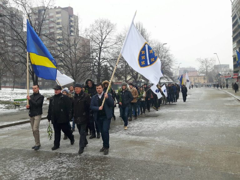 Stotinu aktivista AM SDA Zenica defileom i polaganjem ljiljana obilježilo Dan nezavisnosti BiH