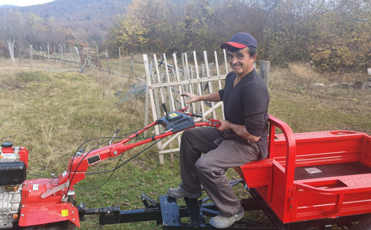 Dobri ljudi Mehemedu ispunili želju: Dobio prikolicu i 25 ovaca