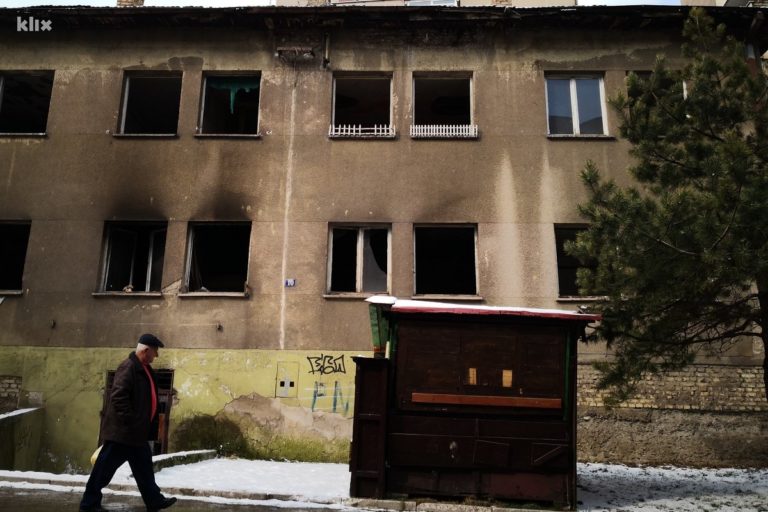 Napuštena zgrada u centru Zenice postala mjesto okupljanja beskućnika i ruglo grada