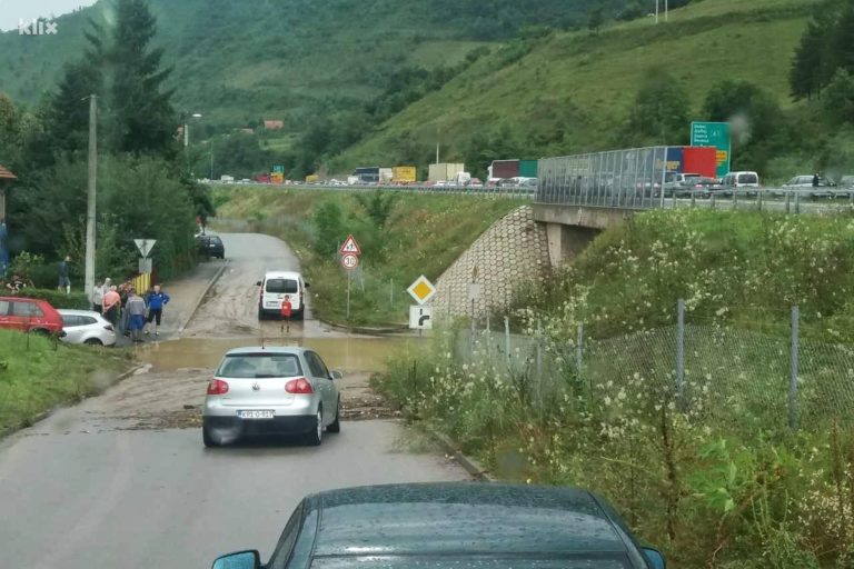 Ulaz na autoput u Lašvi zbog sigurnosti još uvijek zatvoren, vozači razočarani zbog plaćanja putarine