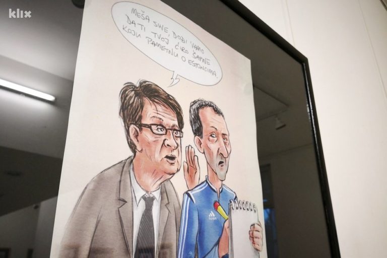 Karikature autora Zdravka Cvjetkovića na izložbi u zeničkom muzeju