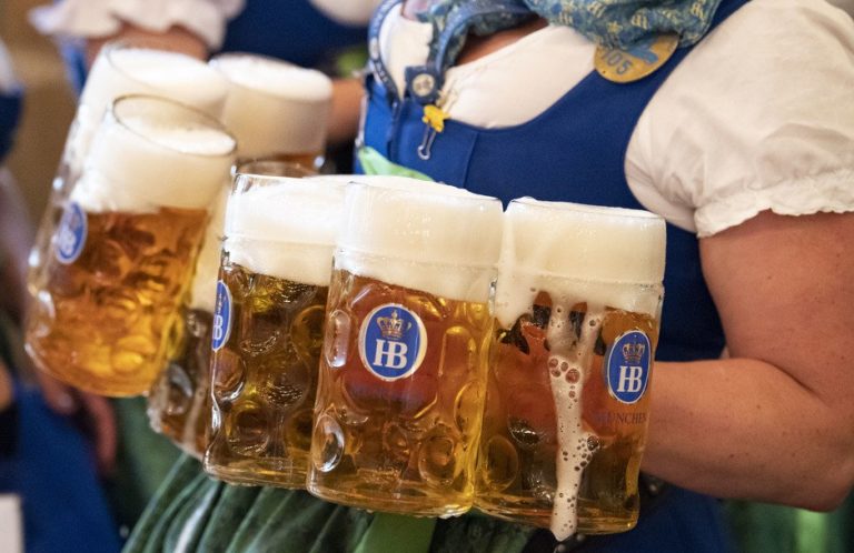 U Minhenu počeo Oktoberfest, šest miliona posjetilaca će za litar piva plaćati i do 25 KM