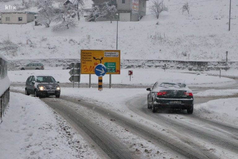 Dionica autoputa Sarajevo – Zenica nedovoljno očišćena, vozači negoduju