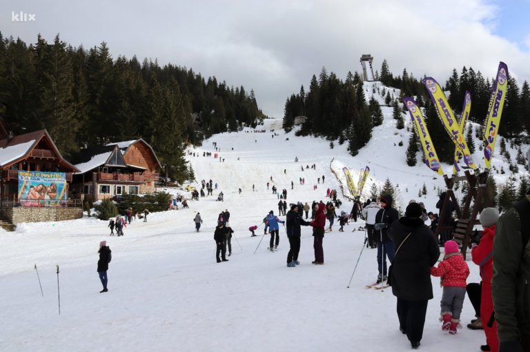 Skijanje, igre bez granica, podjela paketića i sjajna atmosfera na Vlašiću