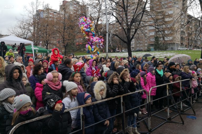 U Zenici novogodišnji program počeo predstavom za djecu