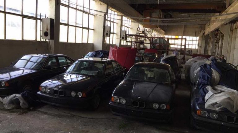 Nikad voženi primjerci BMW-a Serije 5 iz 1994. godine pronađeni u skladištu