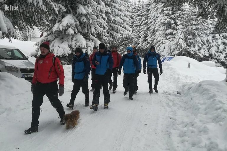 Potragu za mladićem kod Kaknja otežavaju veliki snijeg i zameteni tragovi