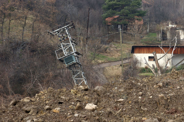 Ekipe još uvijek rade na sanaciji klizišta u Ribnici kod Kaknja