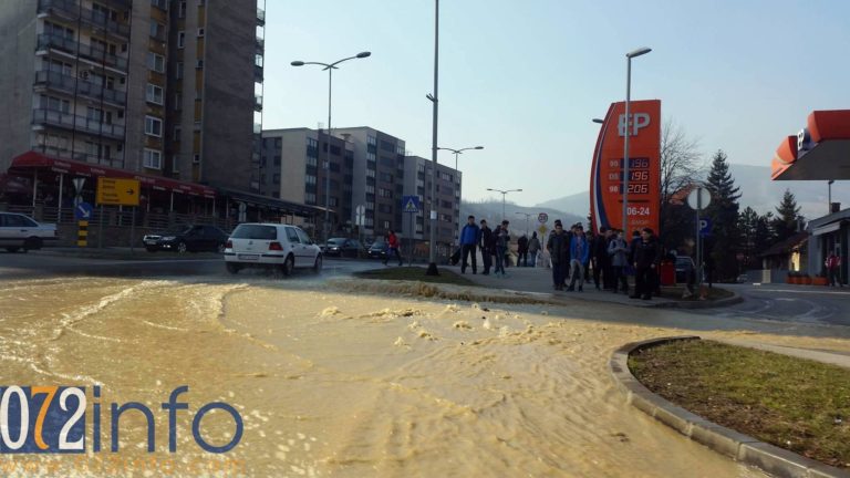 Zenica: Pukla vodovodna cijev na Mokušnicama!