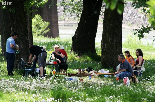 Produženi prvomajski praznici: Neradni dani u BiH 1. i 2. maj