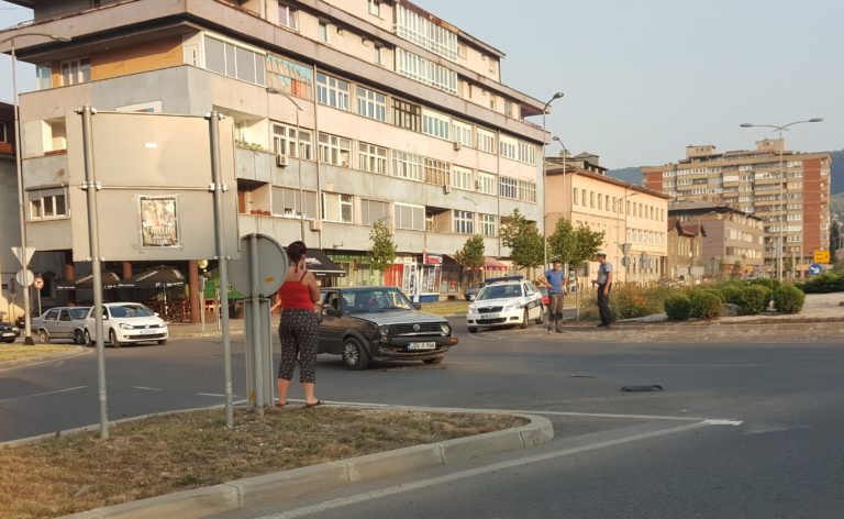 Zenica: Saobraćajna nezgoda na kružnom toku