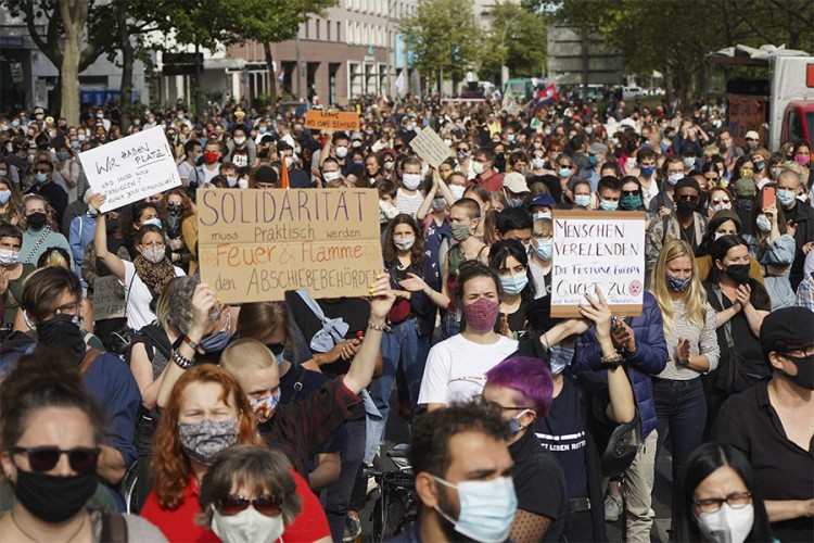 Demonstranti traže da EU pusti migrante da uđu