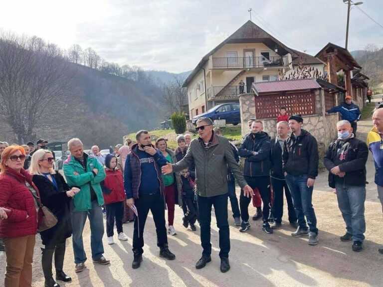 ODLUČAN POBOLJŠATI USLOVE ŽIVOTA: Kasumović posjetio mještane Lašve, Janjića i Gorice (FOTO)