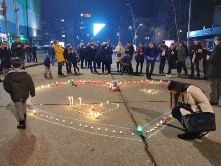 ZBOGOM, LEGENDO: Zenica se oprašta od Balaševića (FOTO)