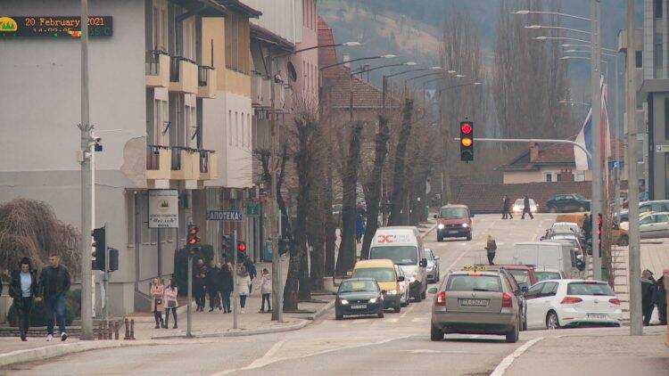 “Pozivam članove Predsjedništva da dođu, ljudi ovdje nemaju struje, nema posla”