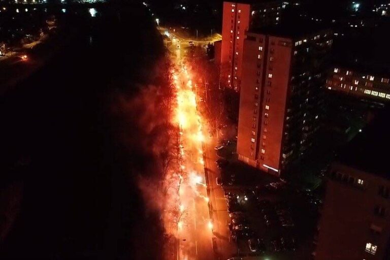 Robijaši se bakljadom u Zenici oprostili od druga s tribine Semira Makarevića (VIDEO)