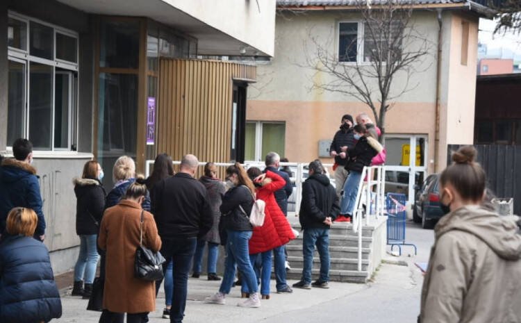 Ispovijest Sarajke o iskustvu iz Covid ambulante “Omer Maslić”: Medicinsko osoblje uvodi “svoje” preko reda i to ne kriju