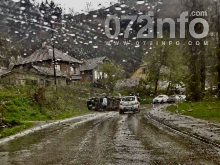 Prevrtanje automobila u Zenici, policija na licu mjesta