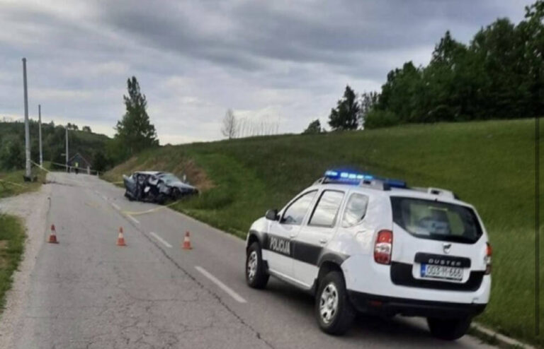 TRAGEDIJA U BIH: Opel sletio s ceste i udario u stub, poginuo 21-godišnjak