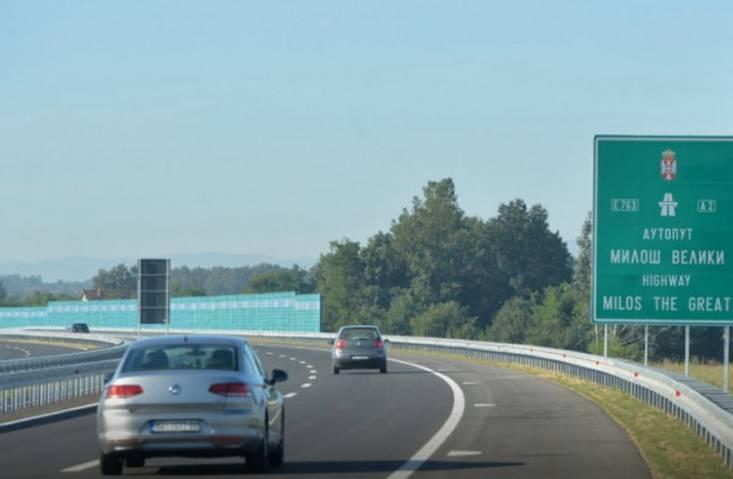 Imao infarkt na auto-putu: Spasila ga djevojka na naplatnoj rampi