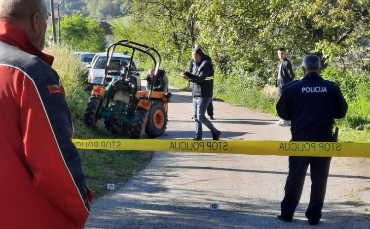 Nesreća u BiH: Traktorom udario u bankinu, pao pod točkove i preminuo