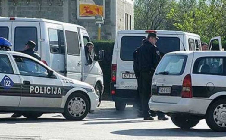 Razbojnik radnicu trafike posjekao nožem