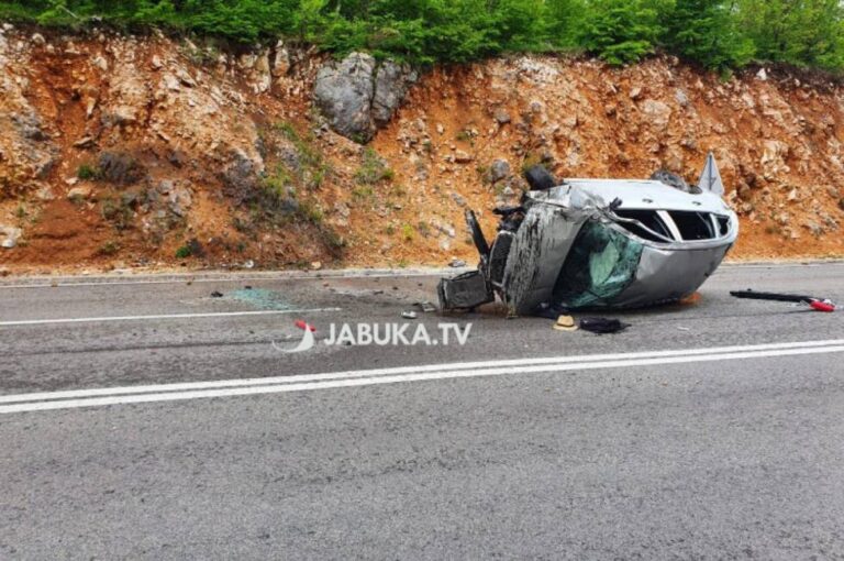 Prevrnuo se automobil na cesti u BiH, ima povrijeđenih