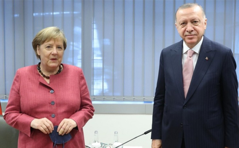 Erdoan se na marginama NATO samita sastao s Merkel