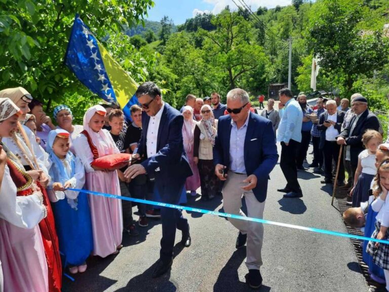 Dugo očekivana svečanost u Smajićima, ispunjeno još jedno obećanje (FOTO)