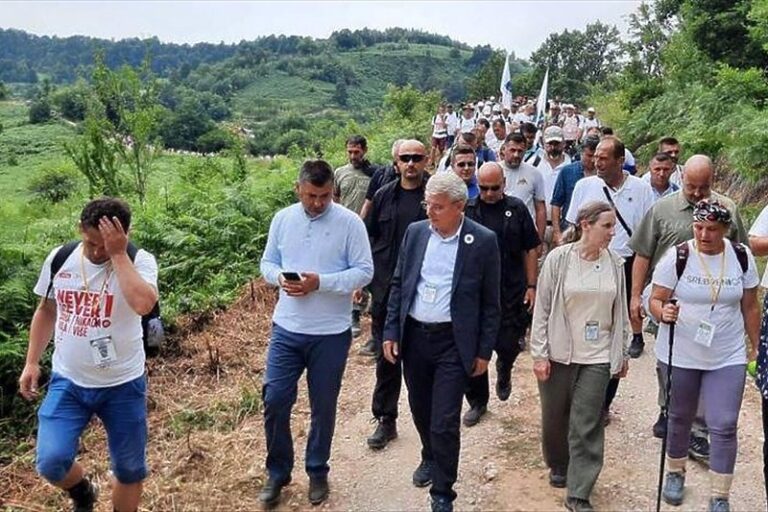 Džaferović se pridružio Maršu mira: Put negiranja genocida nema budućnost