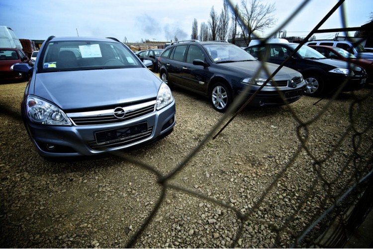 U BiH uvezeno pola miliona polovnih automobila