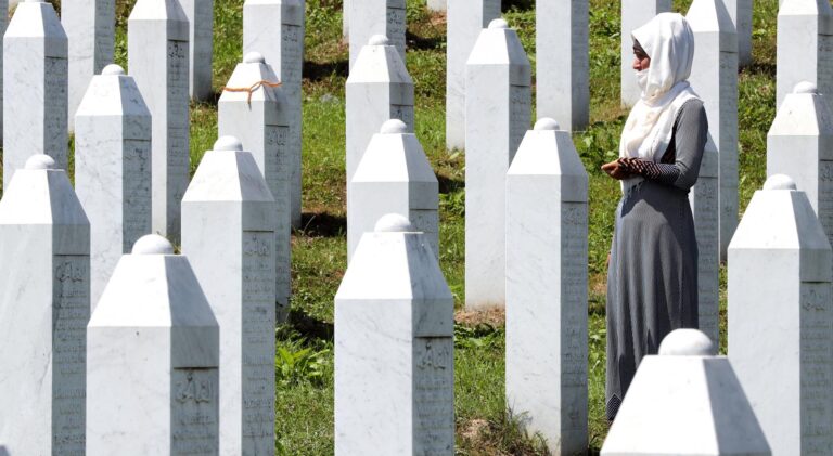 Koliko mladi u BiH i Srbiji znaju o genocidu u Srebrenici?