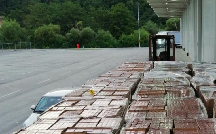 Državljanin BiH uhapšen zbog šverca cigareta “ukradenih” iz Slobodne carinske zone