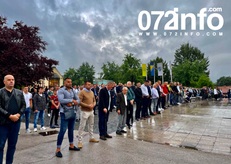 Bajram dođe, mirišu avlije: Brojni vjernici u Zenici klanjali bajram-namaz (FOTO)