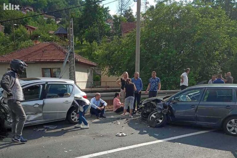 NOVA NESREĆA U BIH: Tri osobe povrijeđene u sudaru dva vozila