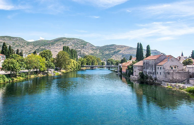 Više od 100 ponuda za ljetni odmor u BiH uz popuste i plaćanje na rate