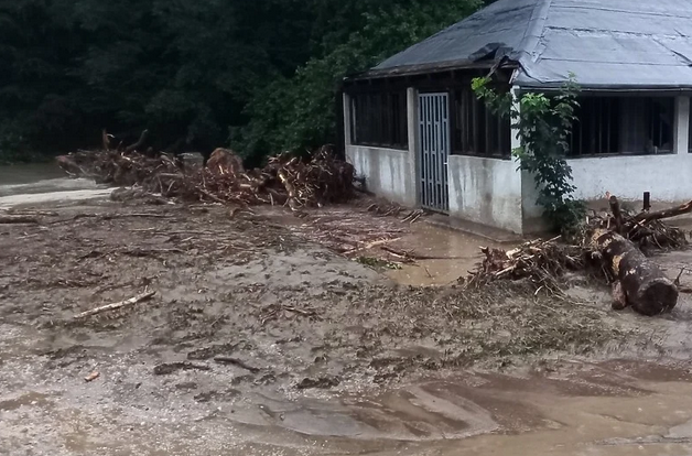 Poplave u Žepču, Zavidovićima i Vitezu, otežano odvijanje saobraćaja