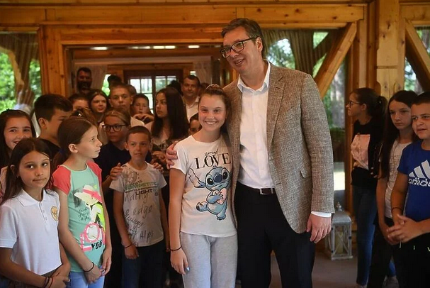 Vučić ugostio “srpsku djecu” iz FBiH i Hrvatske: Volite Srbiju, ali i mjesta u kojima živite