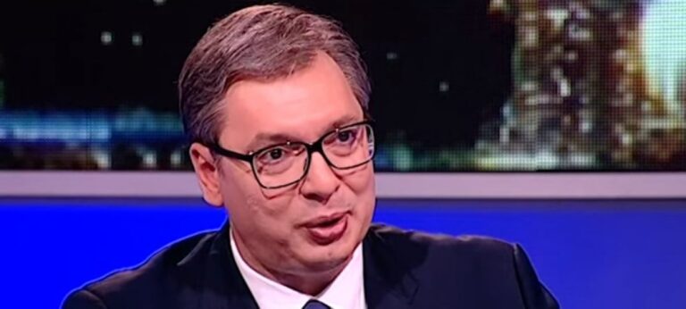 Vučić: U BiH pišu ludi Vučić sa ludom lezbejkom, a kod nas prosječna plata 635 eura