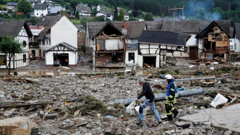 Šokantne fotografije smrtonosnih poplava u Njemačkoj i Belgiji