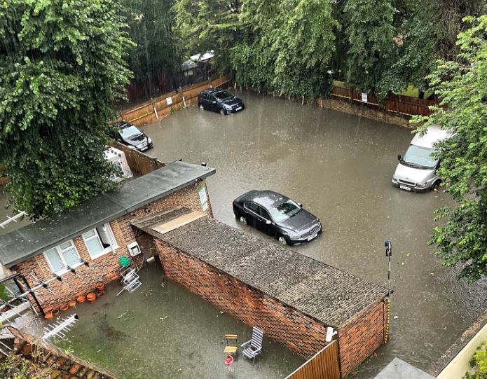 Poplave pogodile i London, pojedini dijelovi grada paralisani